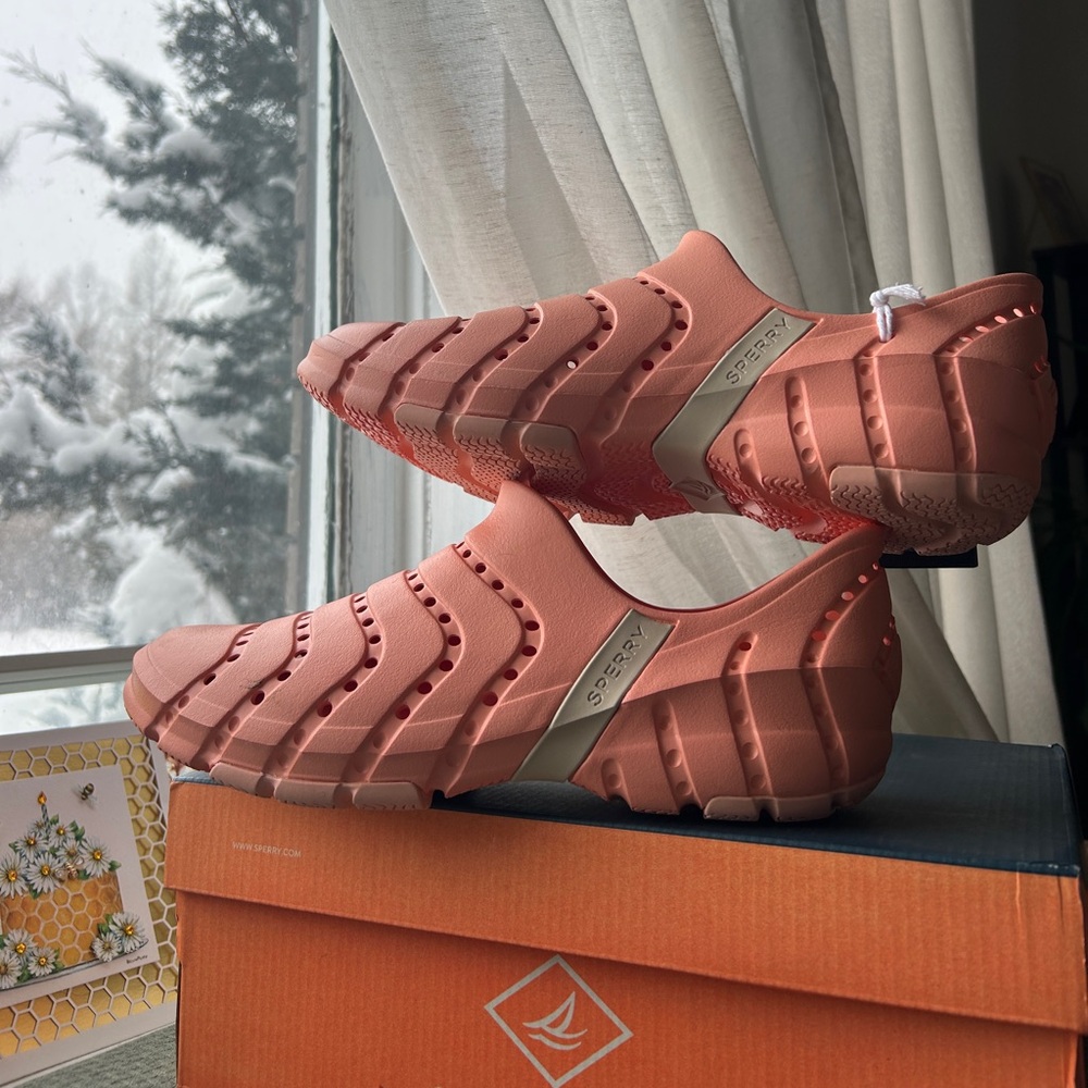 Sperry Women's Coral Sneakers